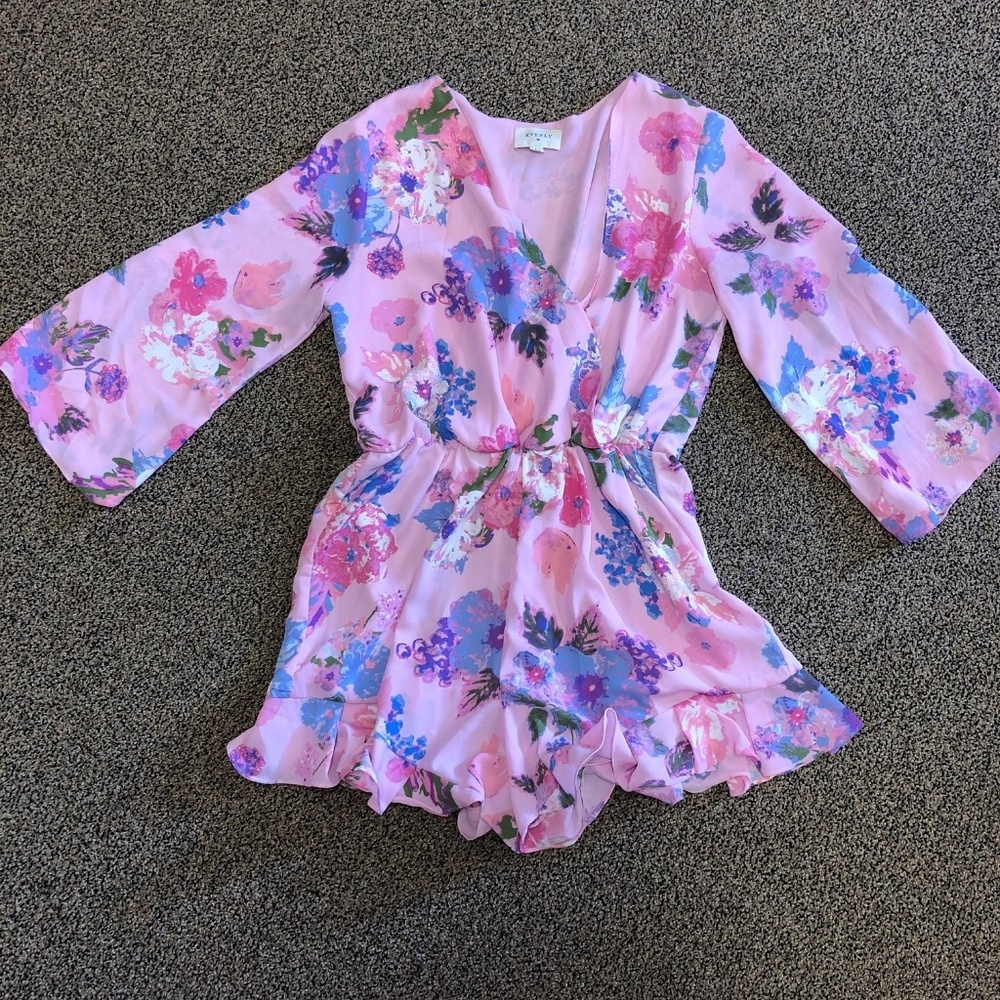 Everly Pink Floral Romper - Size L - NWOT